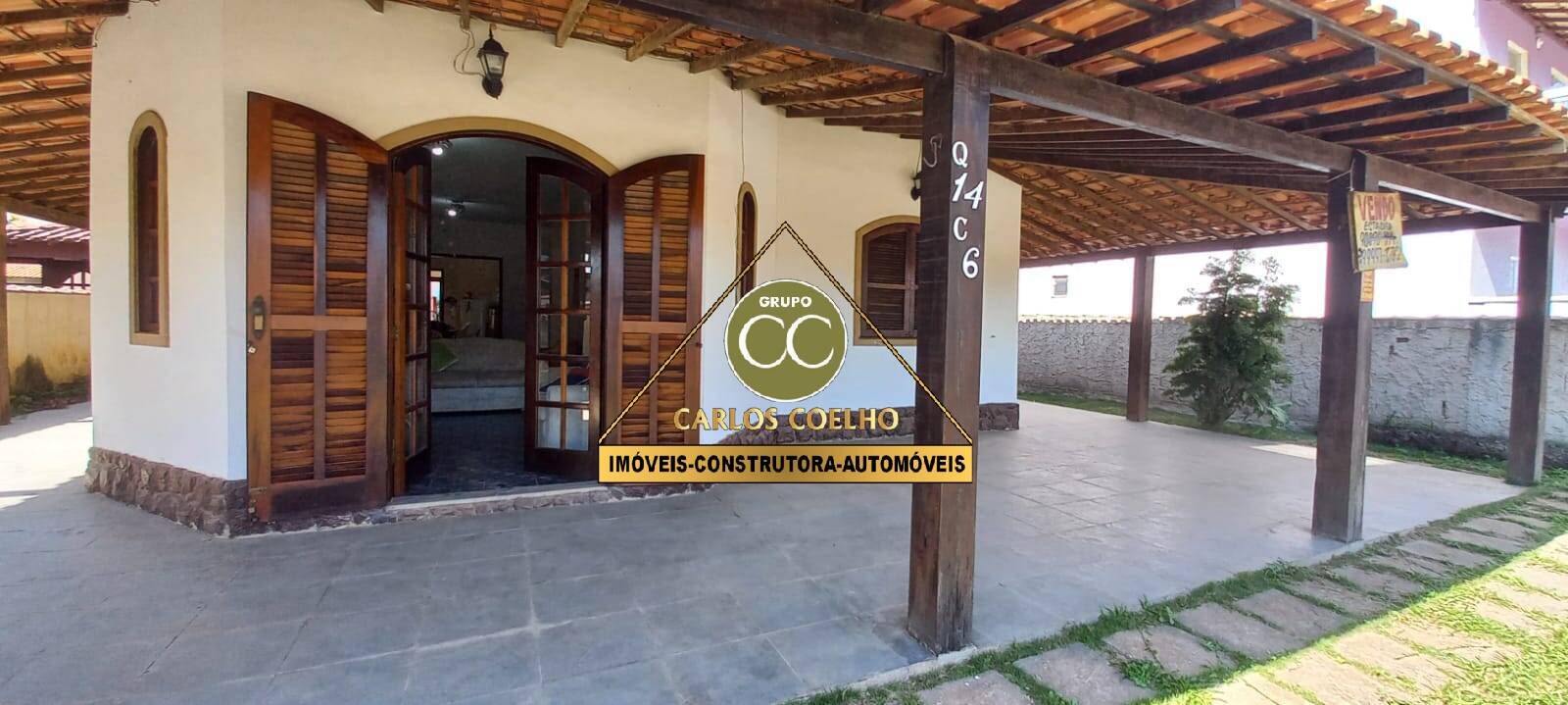 Linda casa com o pé na areia!!